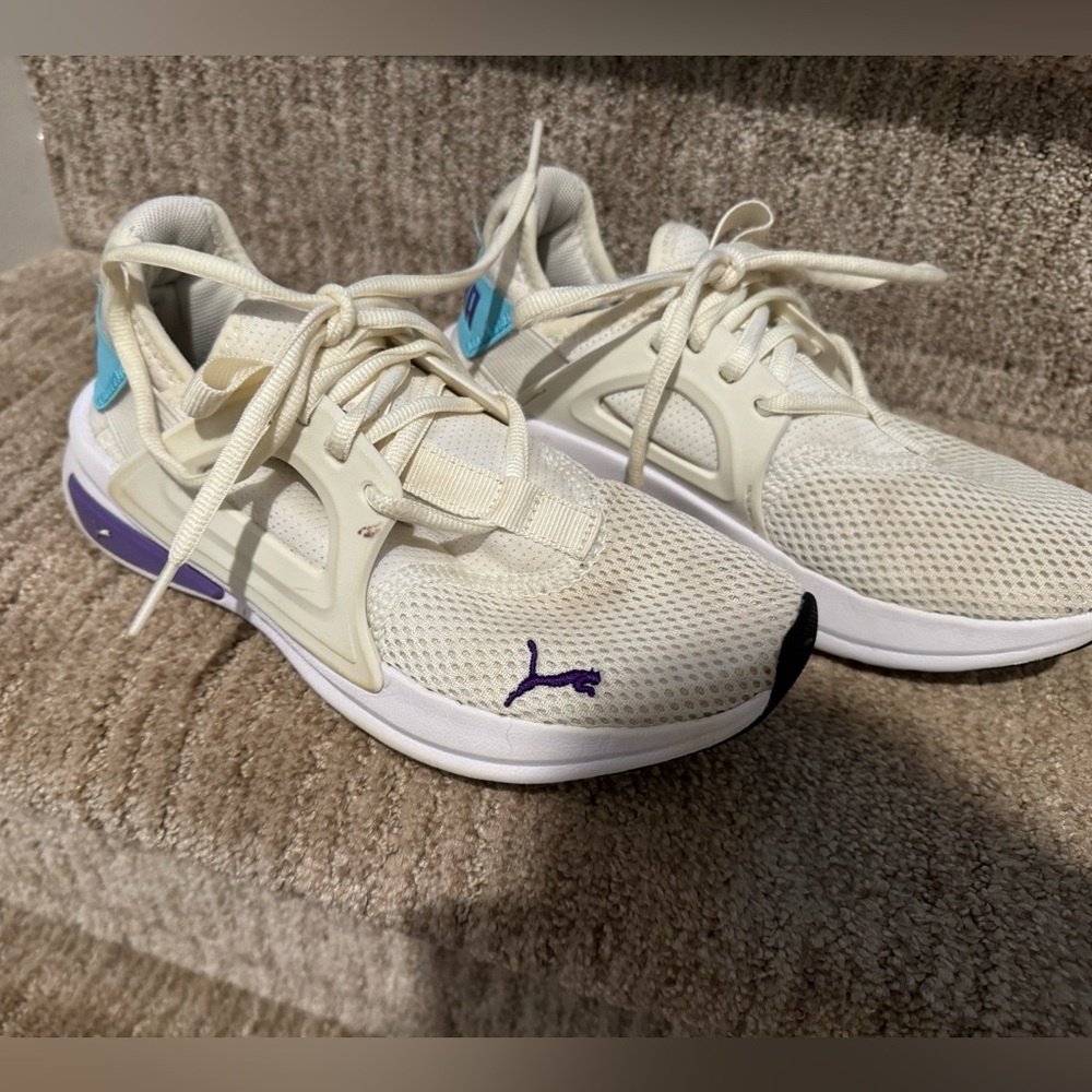 Girls puma sneakers